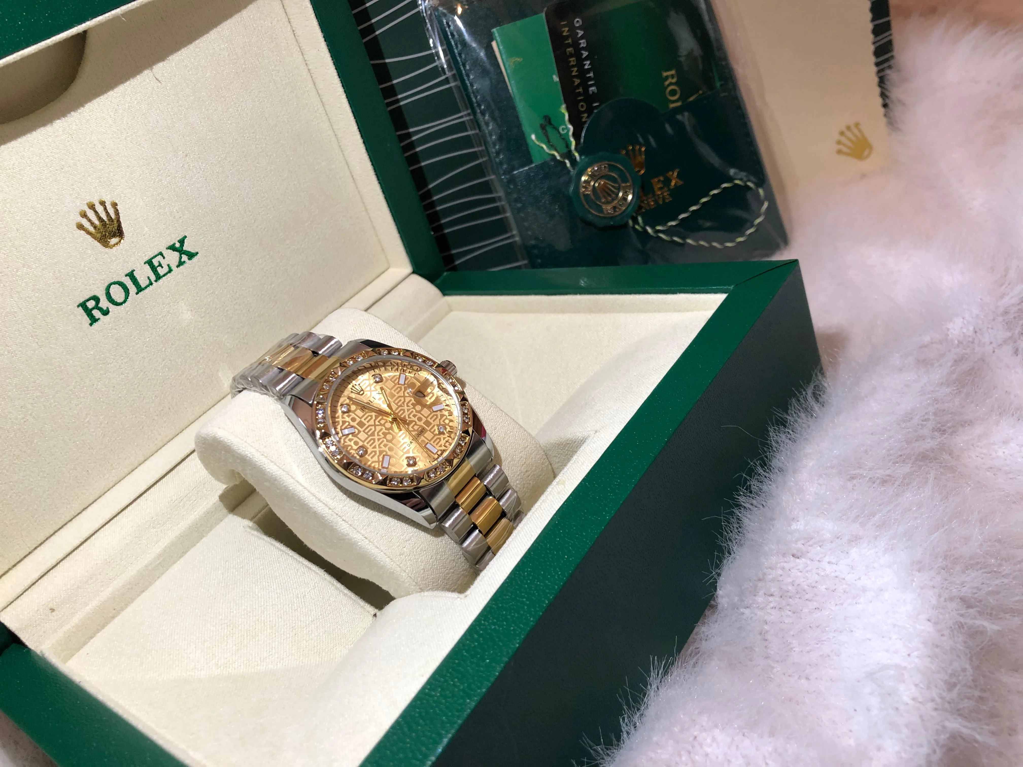 ساعة الانوثة