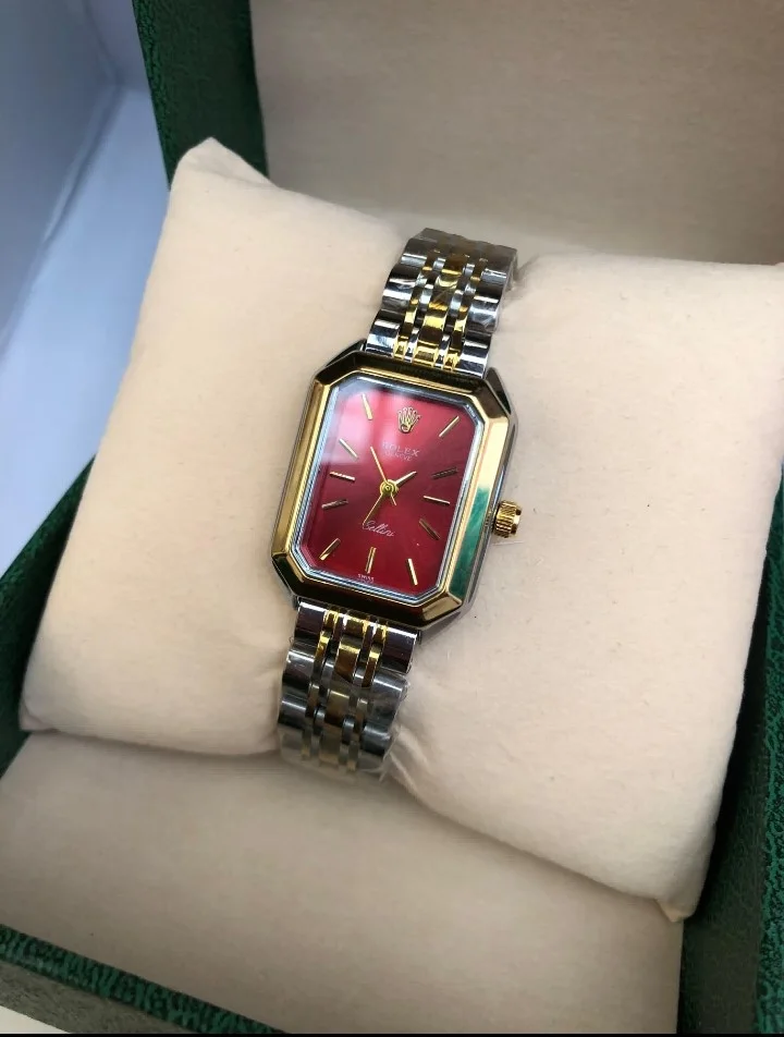 ساعة نسائية بتصميم مربع أنيق – لون أحمر فاخر