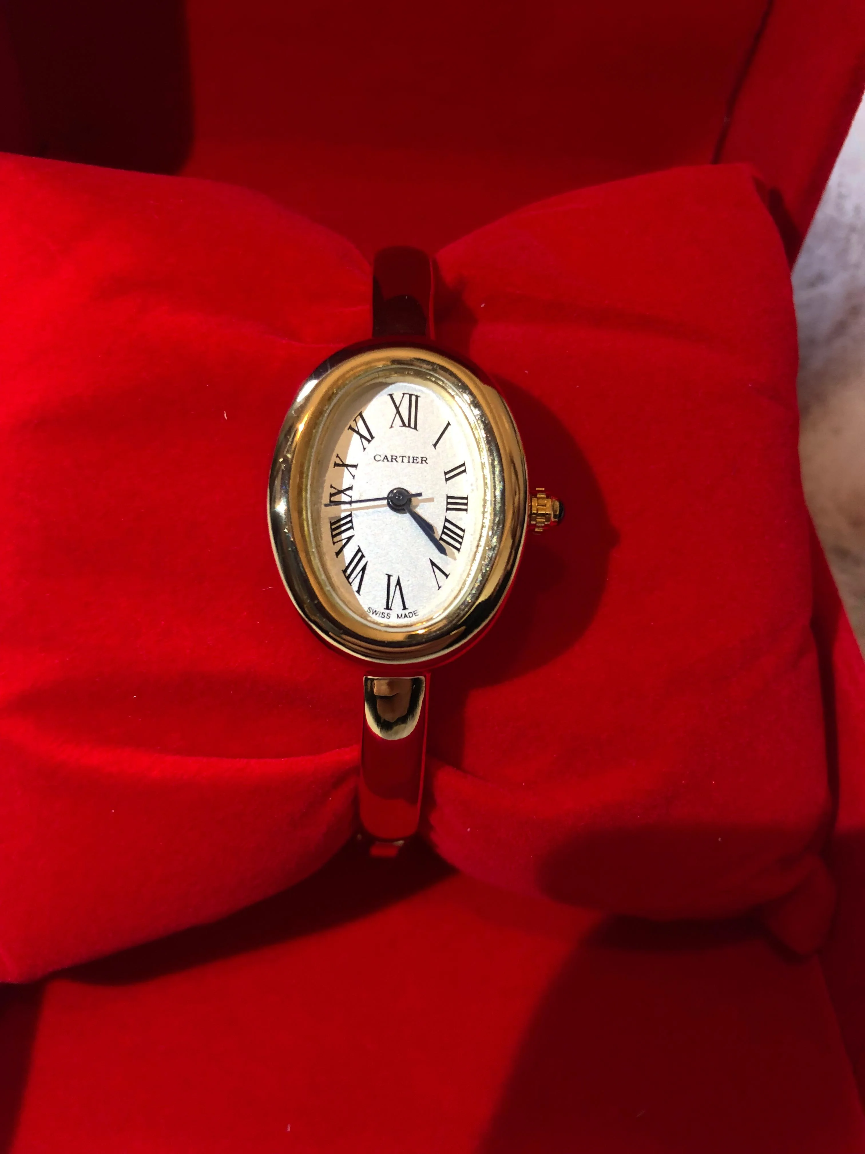 ساعة نسائية كارتييه