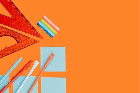 أدوات مدرسية وألعاب الاطفال