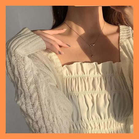 قلادة بحلقة مزدوجة ذهبية اللون