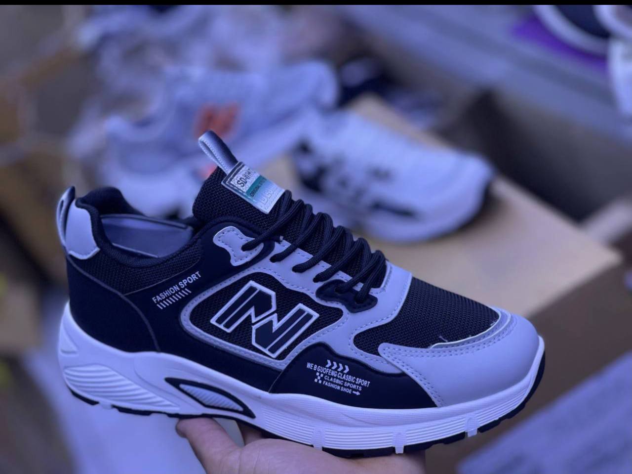 أسود