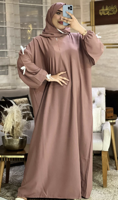 عباية ملكية من ثوب كريب روزا