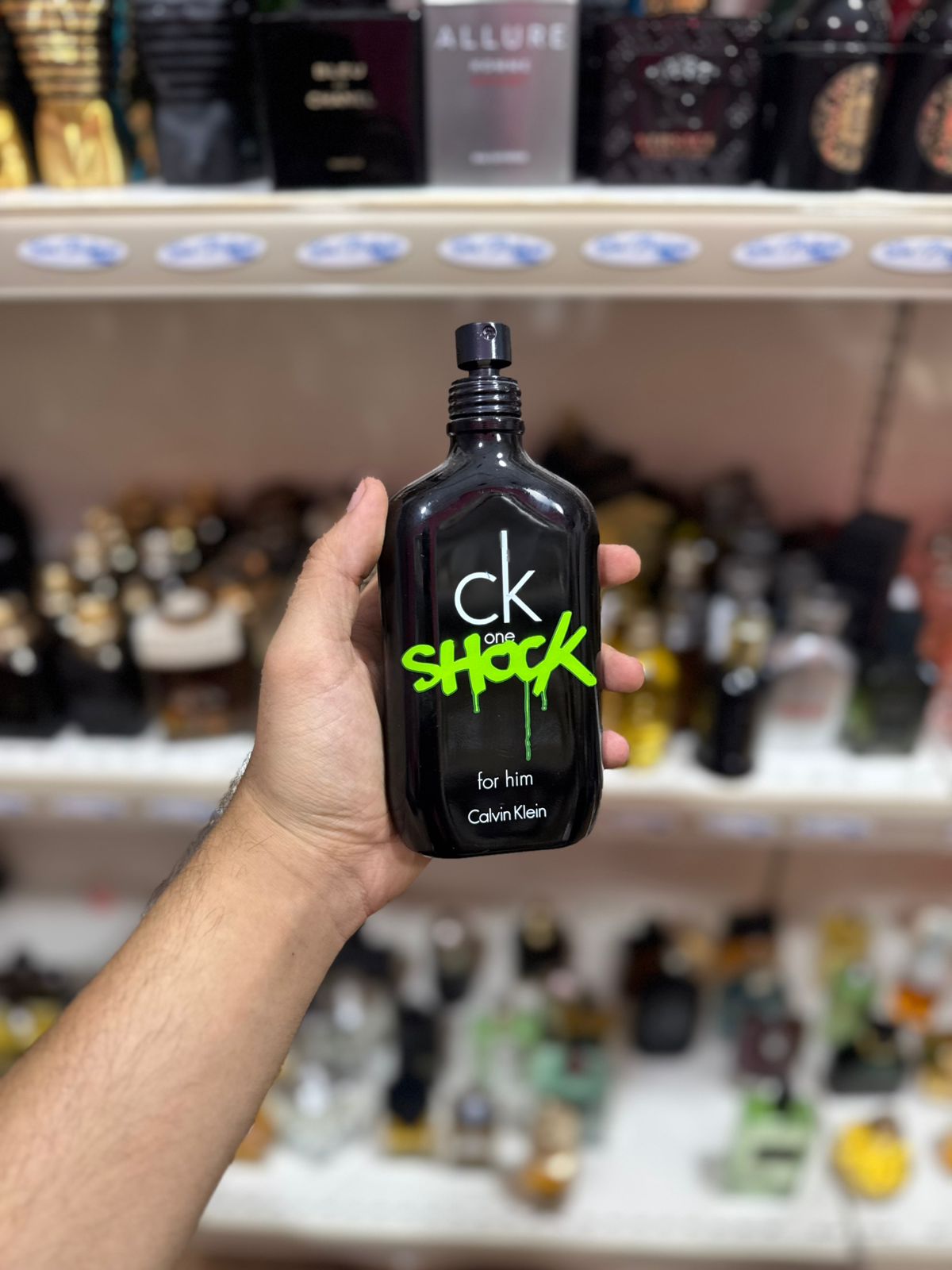 CK one shock 200ml(complet sans emballage)