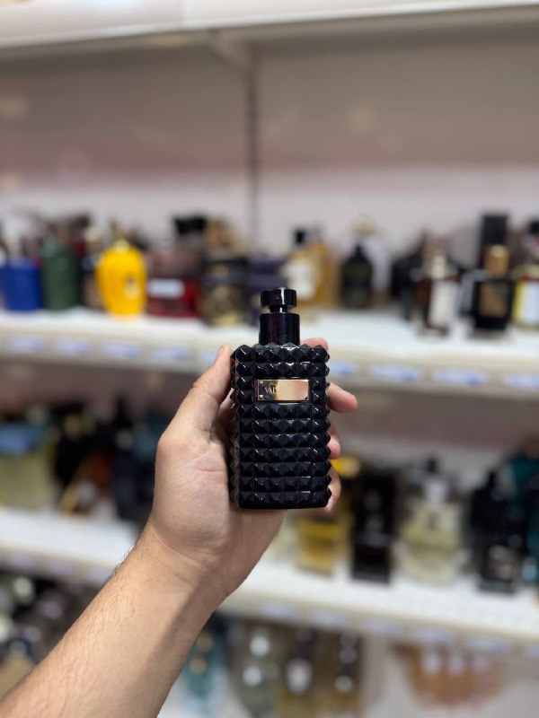 Valentino noir absolu (Parfum complet sans emballage)