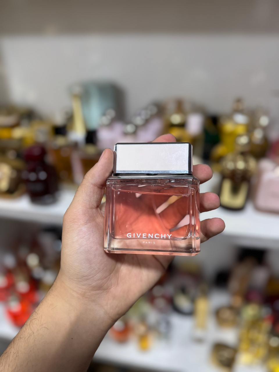 Givenchy Dahlia Noir edt 100ML ( perfum complet sans amballage )