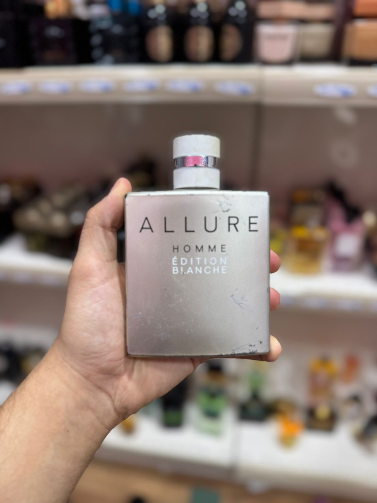 allure edition blanche 150ml  (complet sans emballage)