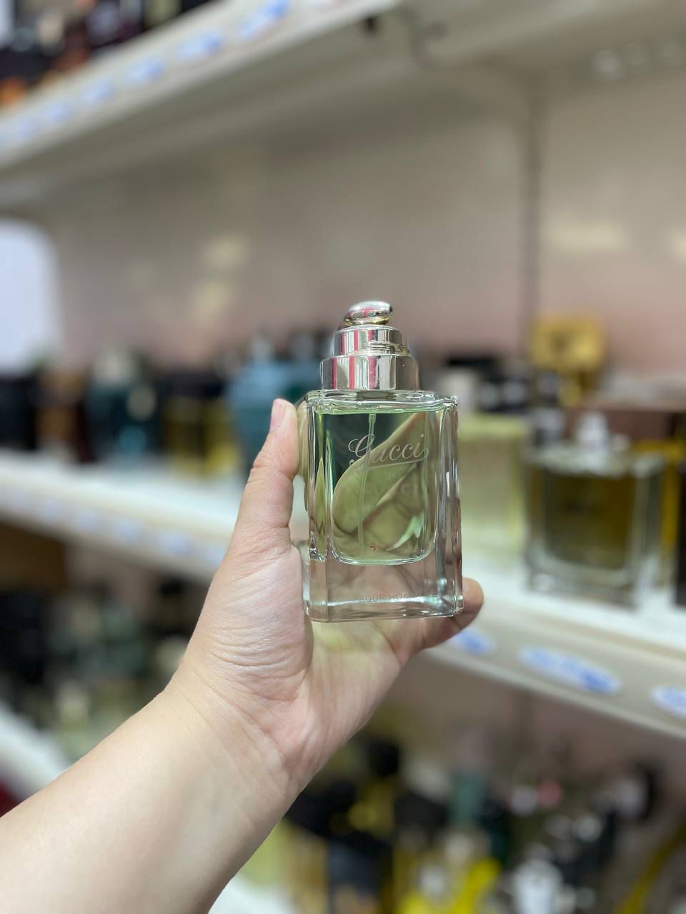 gucci sport edt 90ml ( parfum complet sans emballage)