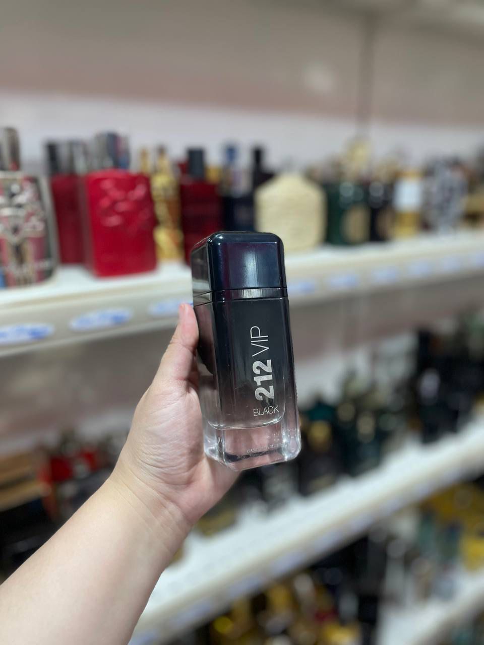 212 Vip black ( parfum complet sans emballage)