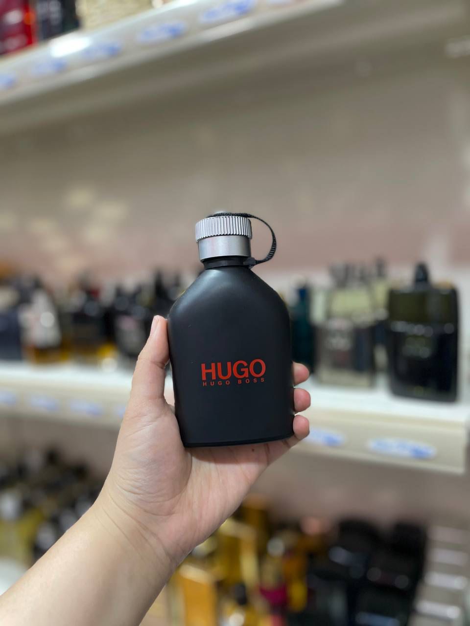 hugo just different edt 75ml ( parfum complet sans emballage)