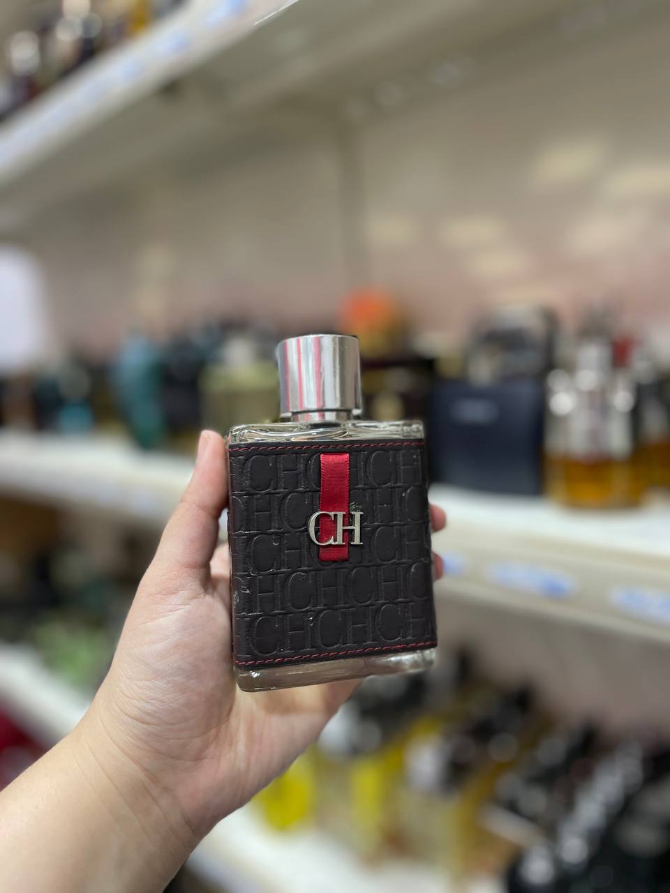 CH Men edt 100ml (parfum complet sans emballage)