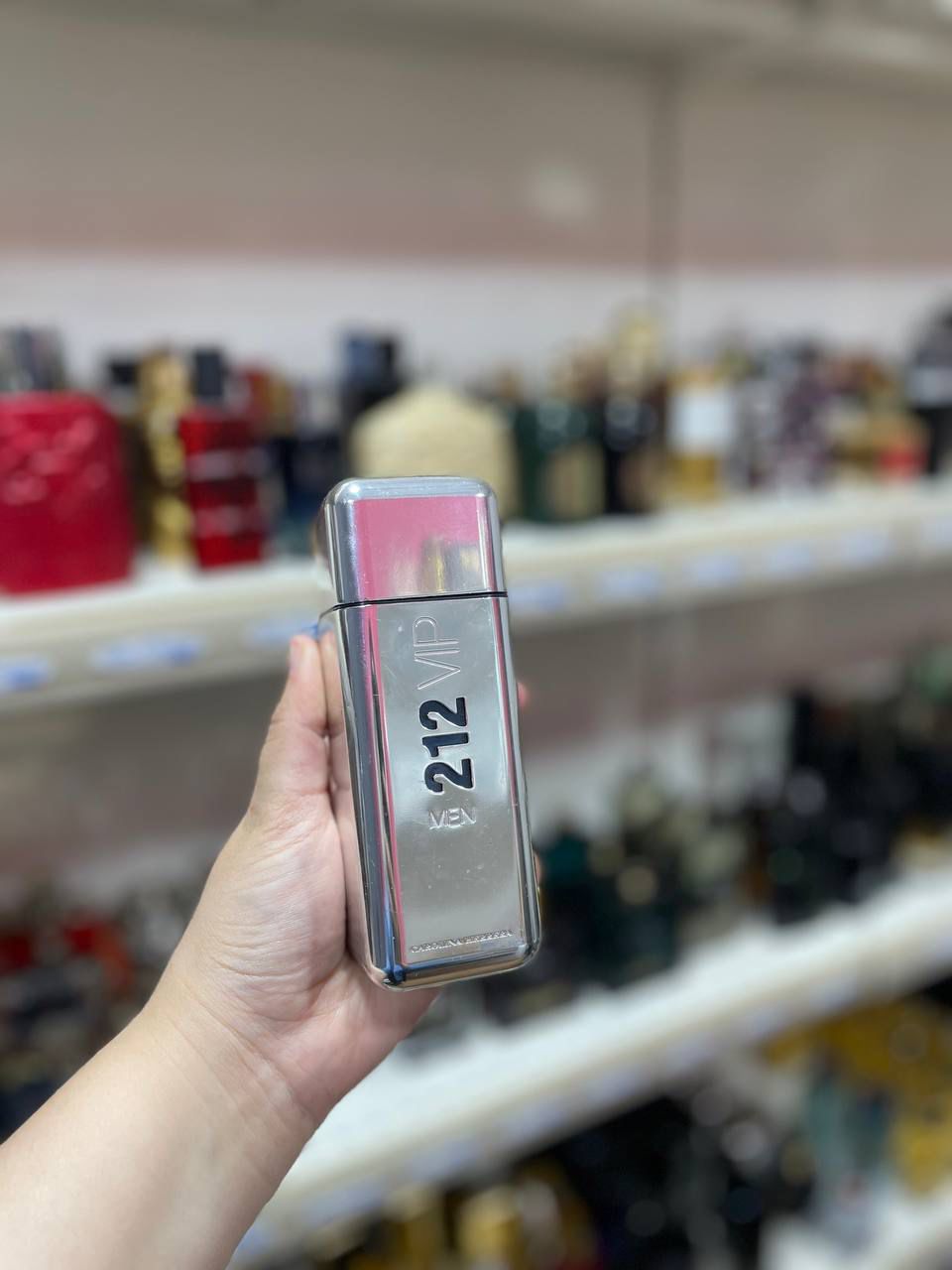 212 VIP Men ( parfum complet sans emballage)