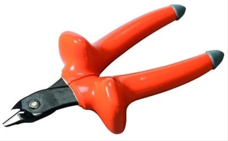 Pince coupante de côté isolée tête déportée