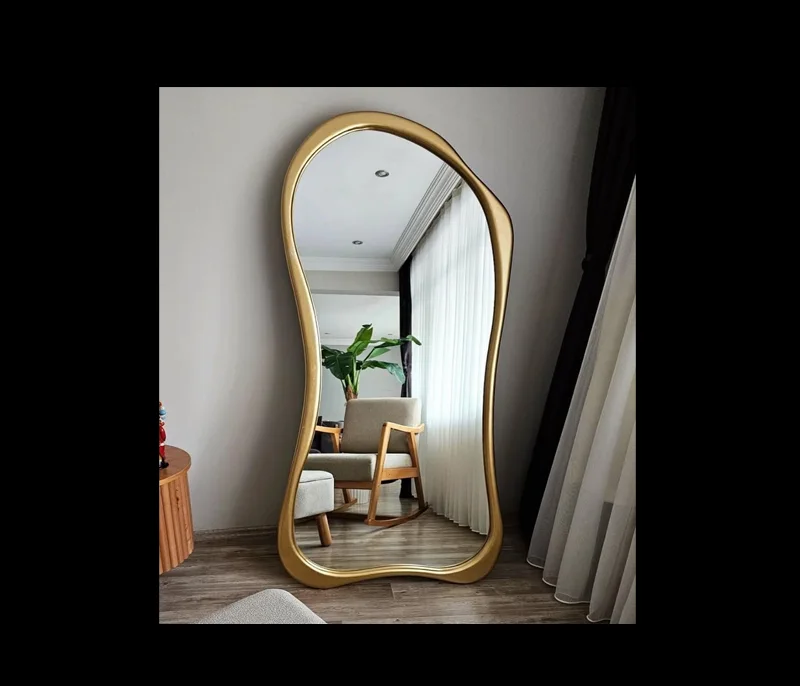 The Arcurva Mirror