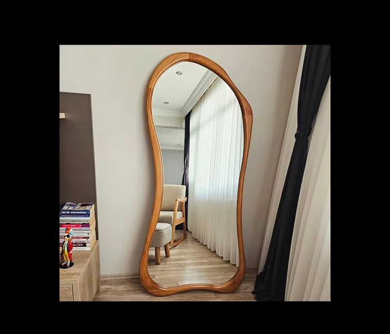 The Arcurva Mirror