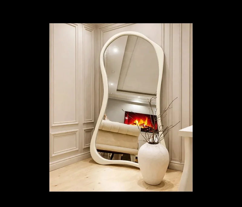 The Arcurva Mirror