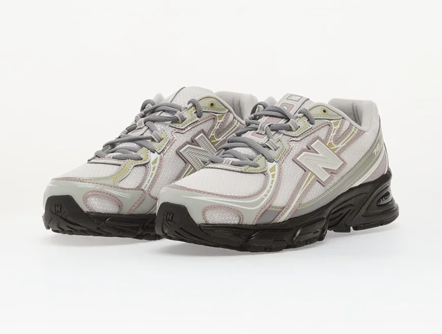 New Balance 740  Argent métallisé/ Nuage