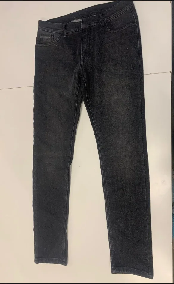 • بنطلون جينز