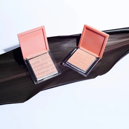 احمر الخدود