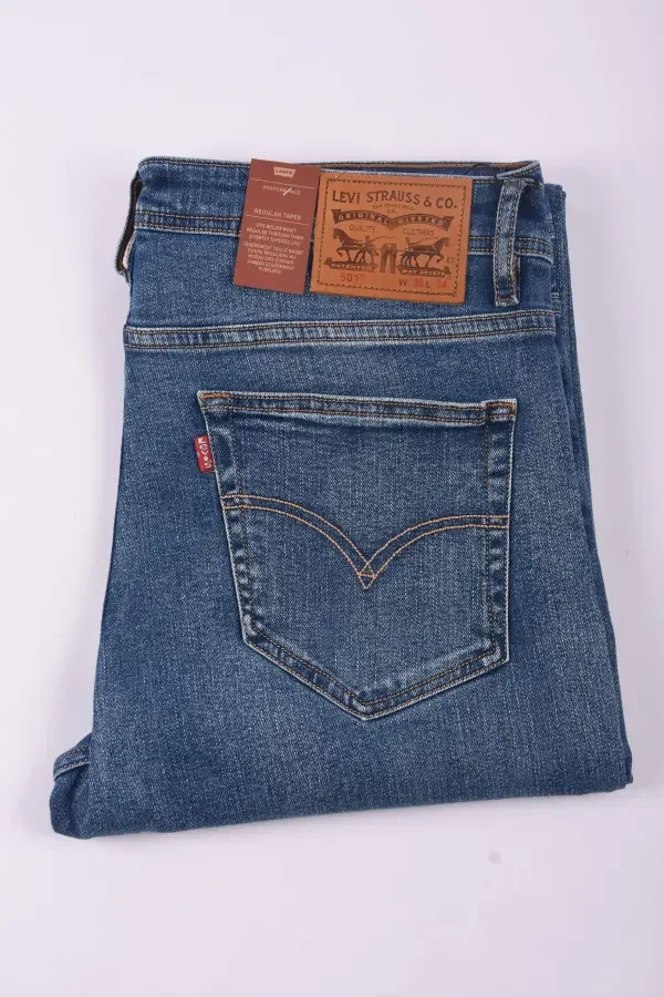 Jean Levi’s Coupe Normal ref-LS11810 ( Bleu Delavé )