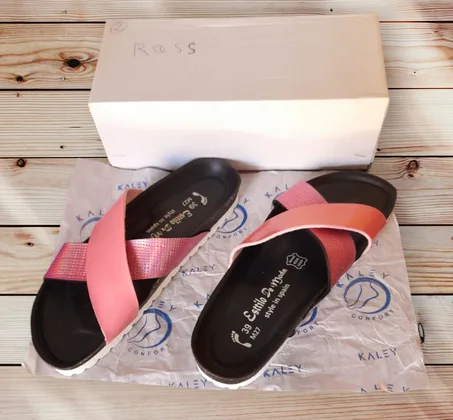 *صندل نسائي مريح وأنيق*