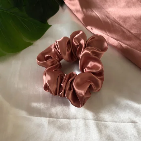 Chouchous en Satin pêche foncé Medium