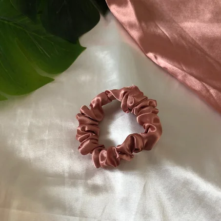 Chouchous en Satin pêche foncé Mini