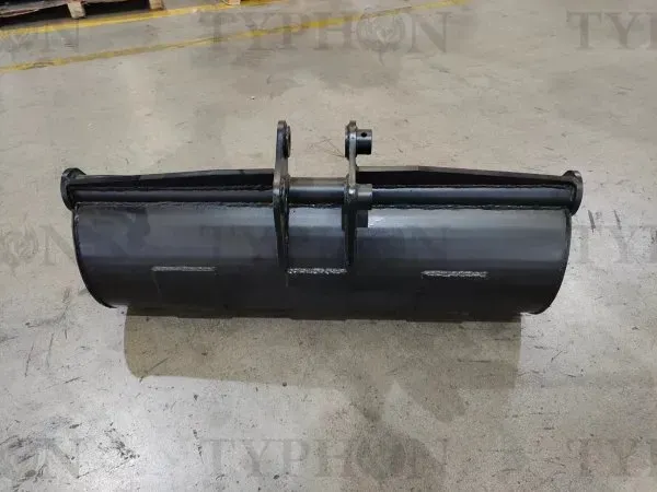 TYPHON 2.5 Ton Mini Excavator Attachment Plain Bucket 800mm 31″ Mud Bucket