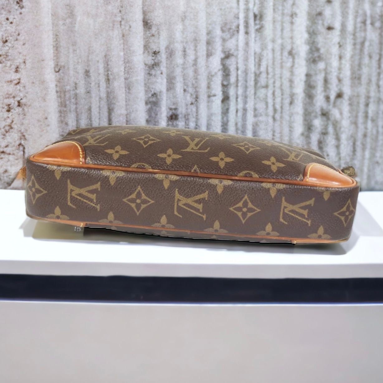 LOUIS VUITTON Marly Dragonne Clutch | Condition: Used