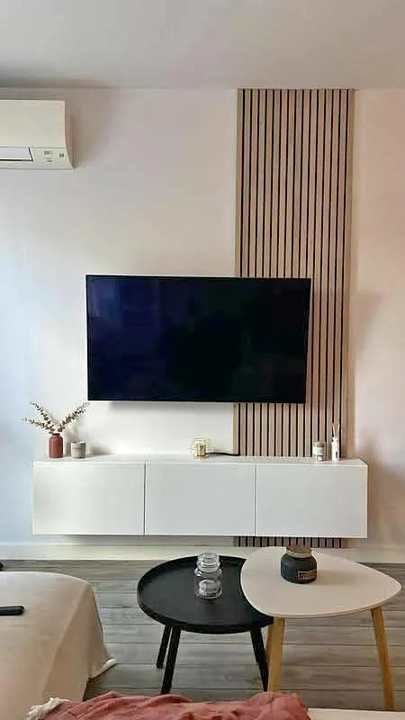 Meuble TV suspendu  Blanc  avec Bardage en bois MDF