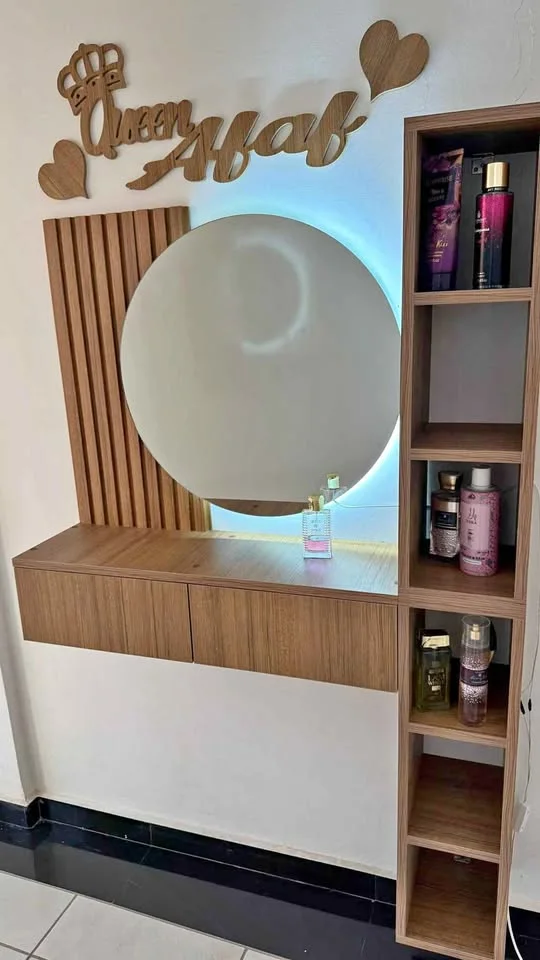 منضدات التجميل نسائية عصرية مُتعددة الوظائف و الألوان