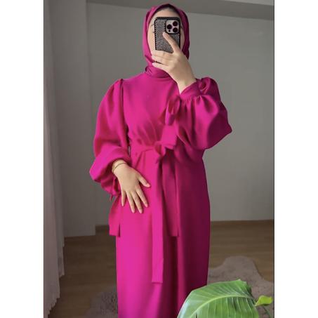 فستان طويل وأنيق من تصميم جوديا