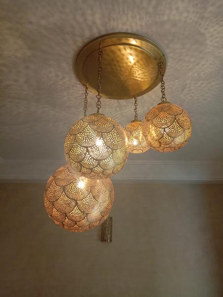 الثريات النحاسية