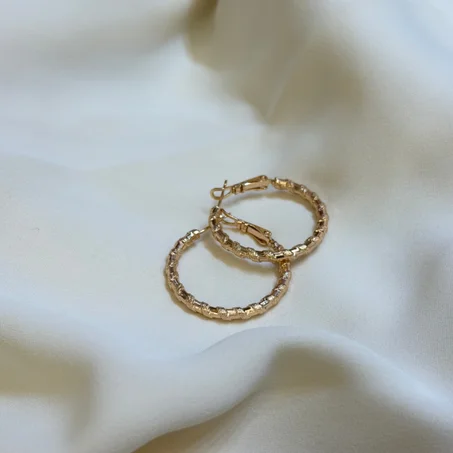 LES BOUCLES D'OREILLES