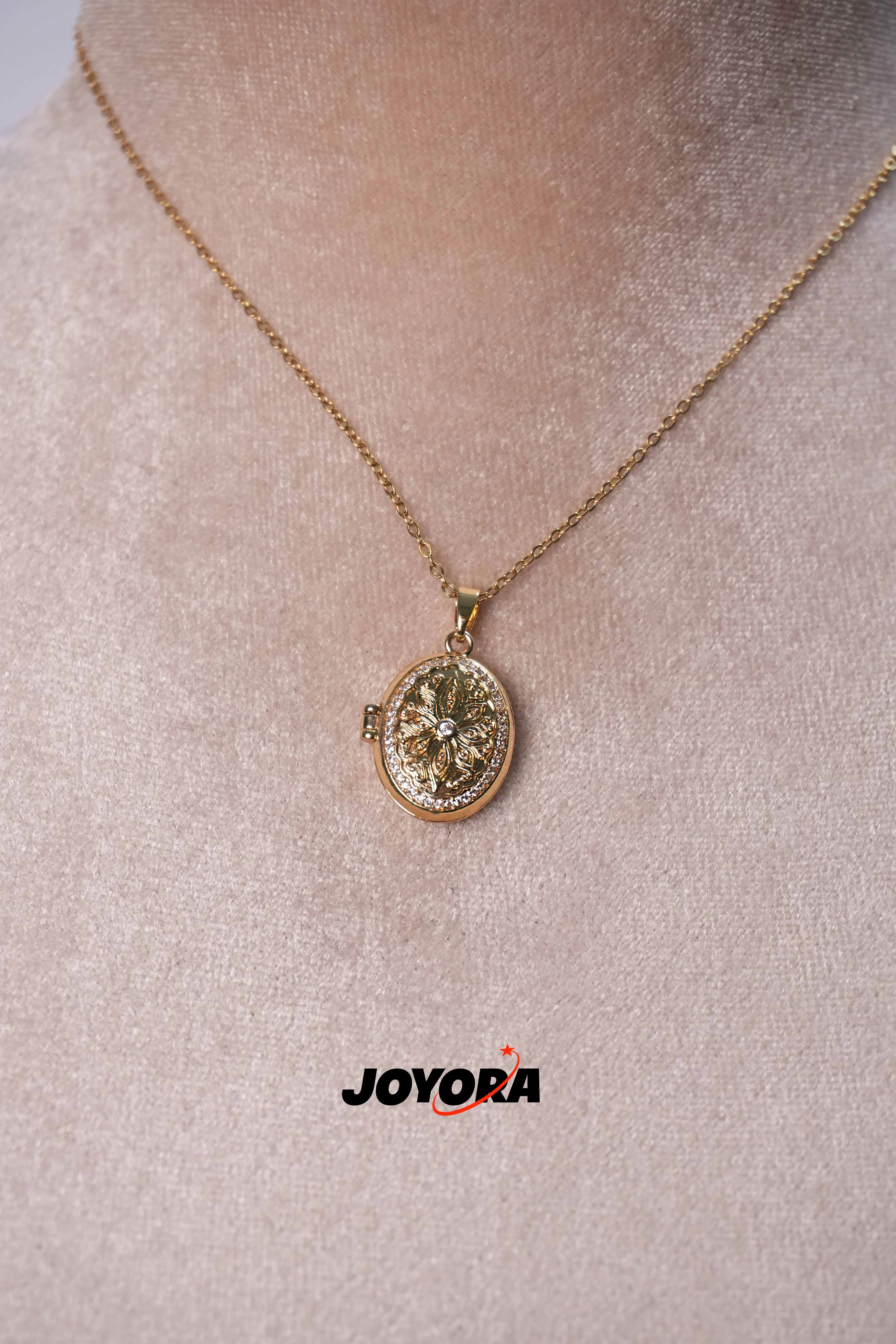 Memora Necklace