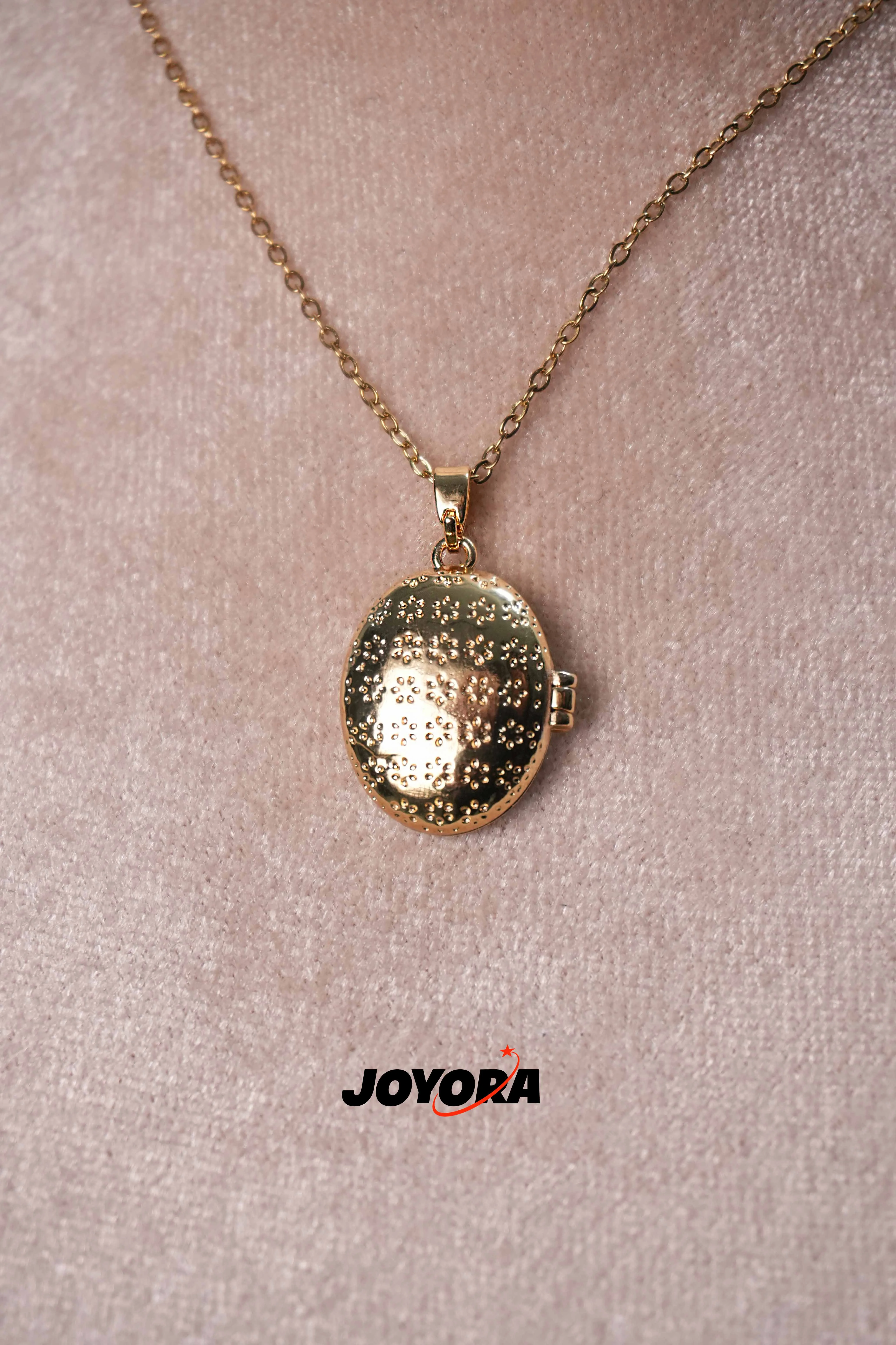 Memora Necklace