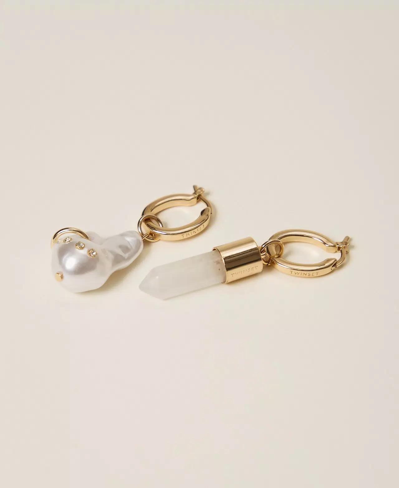 Boucles d’oreilles asymétriques avec pendentifs