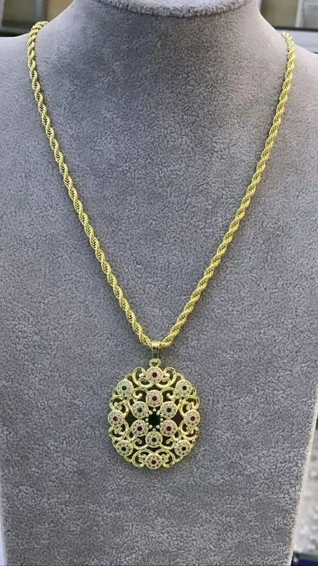 Collier avec pendentif