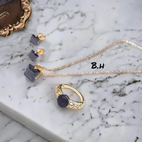 Ensemble bague, boucle et collier avec pendentif