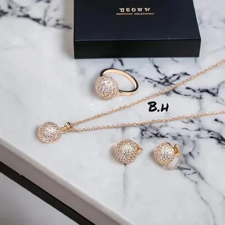 Ensemble bague, boucle et collier avec pendentif