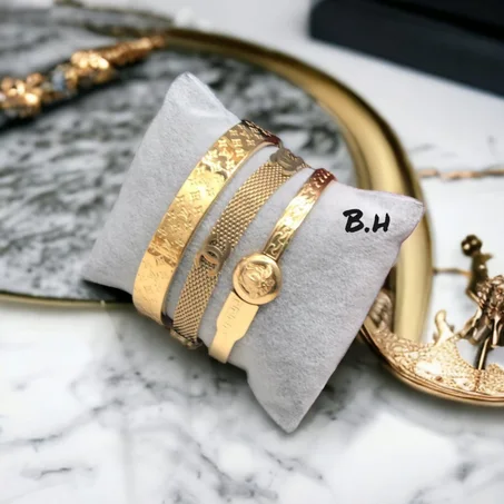 ENSEMBLE DE 3 JOLIS  BRACELETS