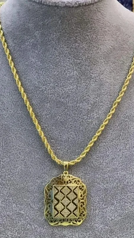 Collier avec pendentif