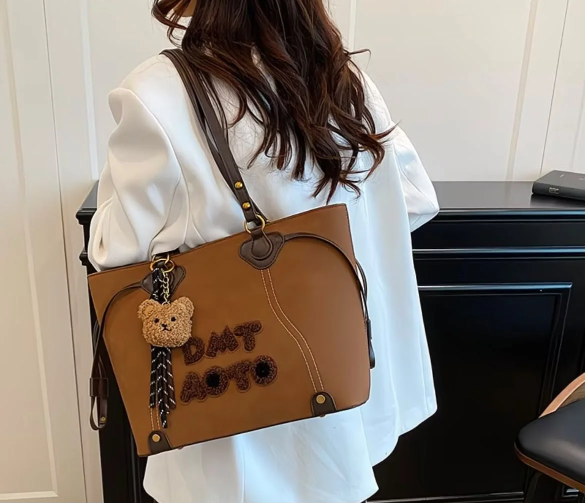 Sac à main Élégant pour Femme avec Pendentif Ours