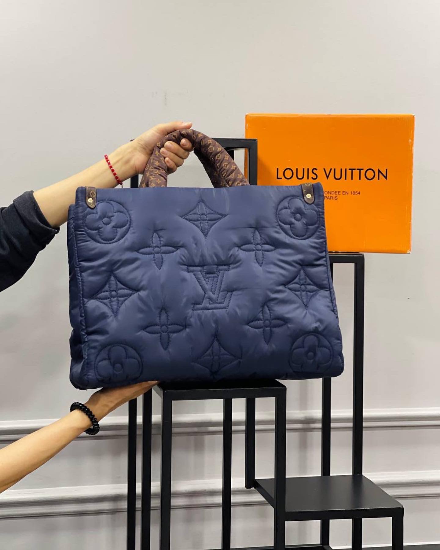 Móc hông túi hộp LV luxury