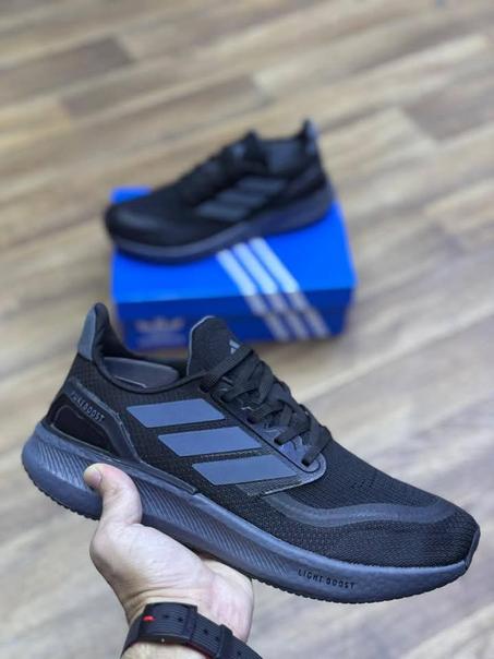 Nouvelles chaussures Adidas