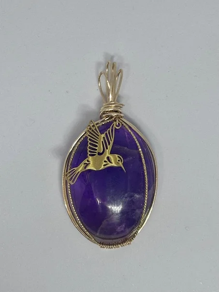 Pendentif en Améthyste – Harmonie et raffinement artisanal