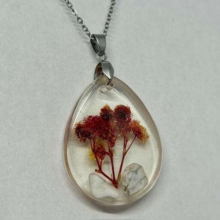 Ref 01247 Pendentif Flower Power  Résine et Howlite