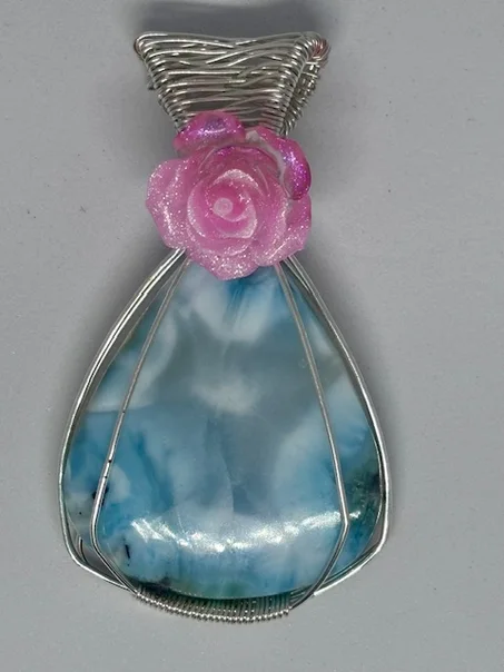 Pendentif en Larimar – Élégance artisanale et énergie apaisante
