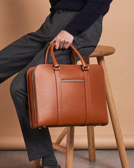 حقيبة جلدية