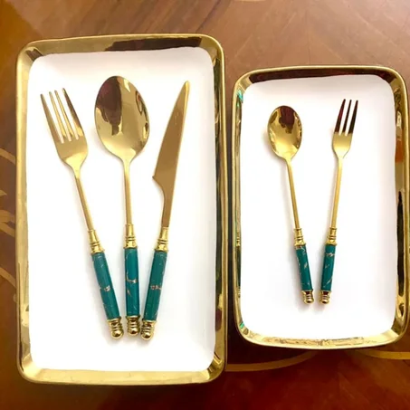 Ensemble de couverts en doré 30 pièces pour 6 personnes